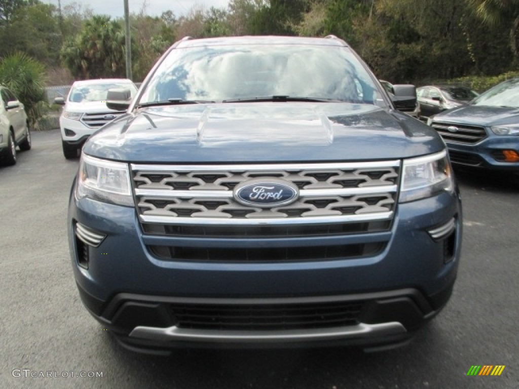 2018 Explorer XLT - Blue Metallic / Medium Stone photo #2