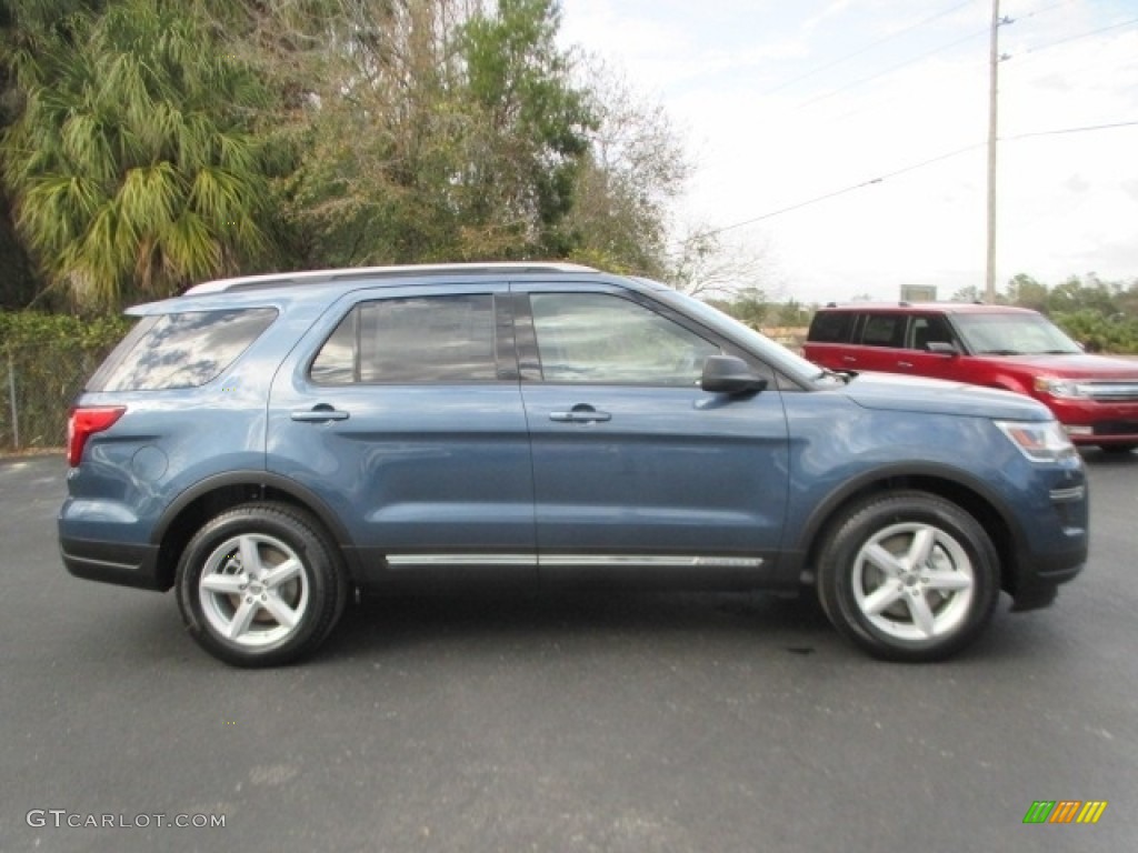 2018 Explorer XLT - Blue Metallic / Medium Stone photo #3