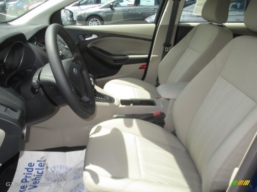 2018 Focus SE Sedan - Lightning Blue / Medium Light Stone photo #5
