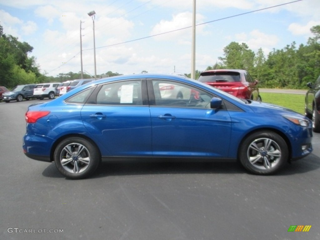 2018 Focus SE Sedan - Lightning Blue / Charcoal Black photo #3