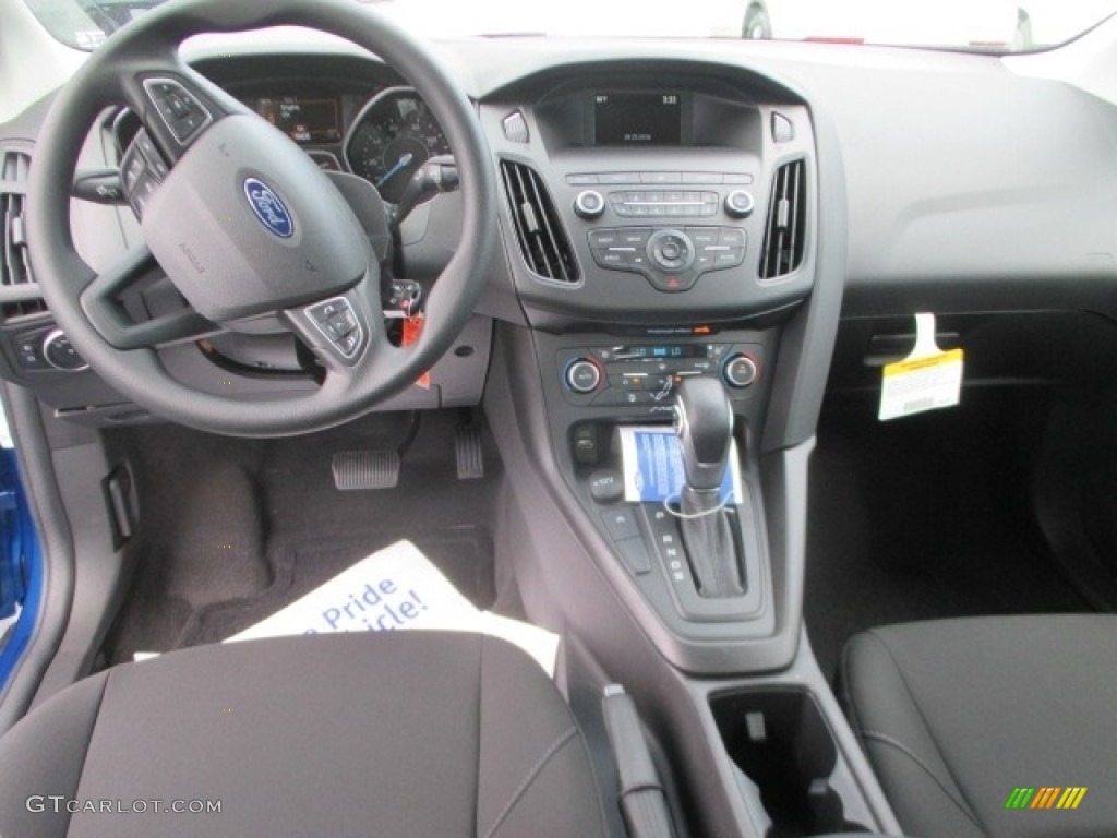2018 Focus SE Sedan - Lightning Blue / Charcoal Black photo #7
