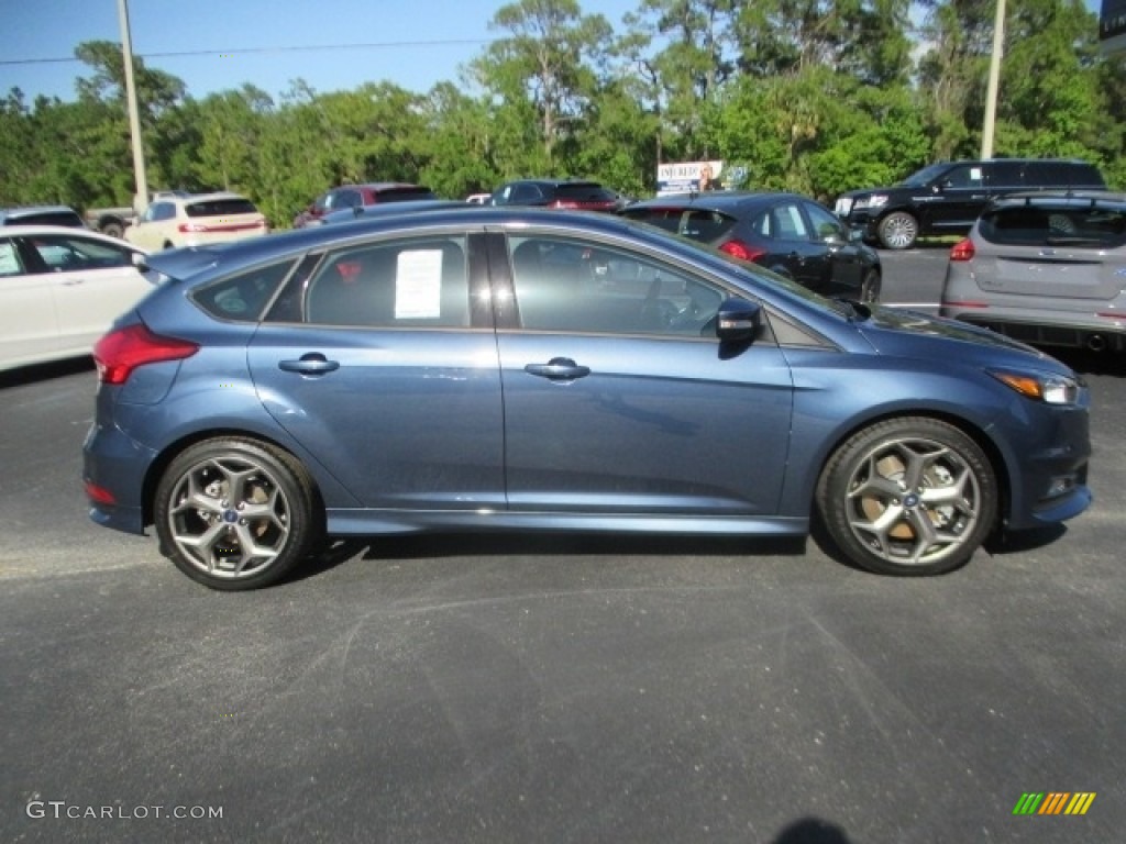 2018 Focus ST Hatch - Blue Metallic / Charcoal Black photo #3