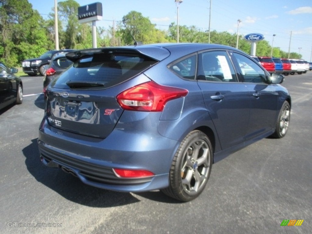 2018 Focus ST Hatch - Blue Metallic / Charcoal Black photo #4