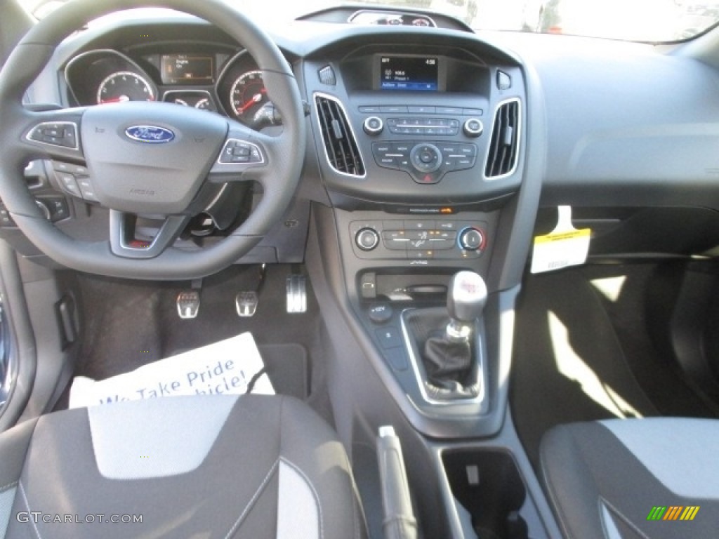 2018 Focus ST Hatch - Blue Metallic / Charcoal Black photo #7