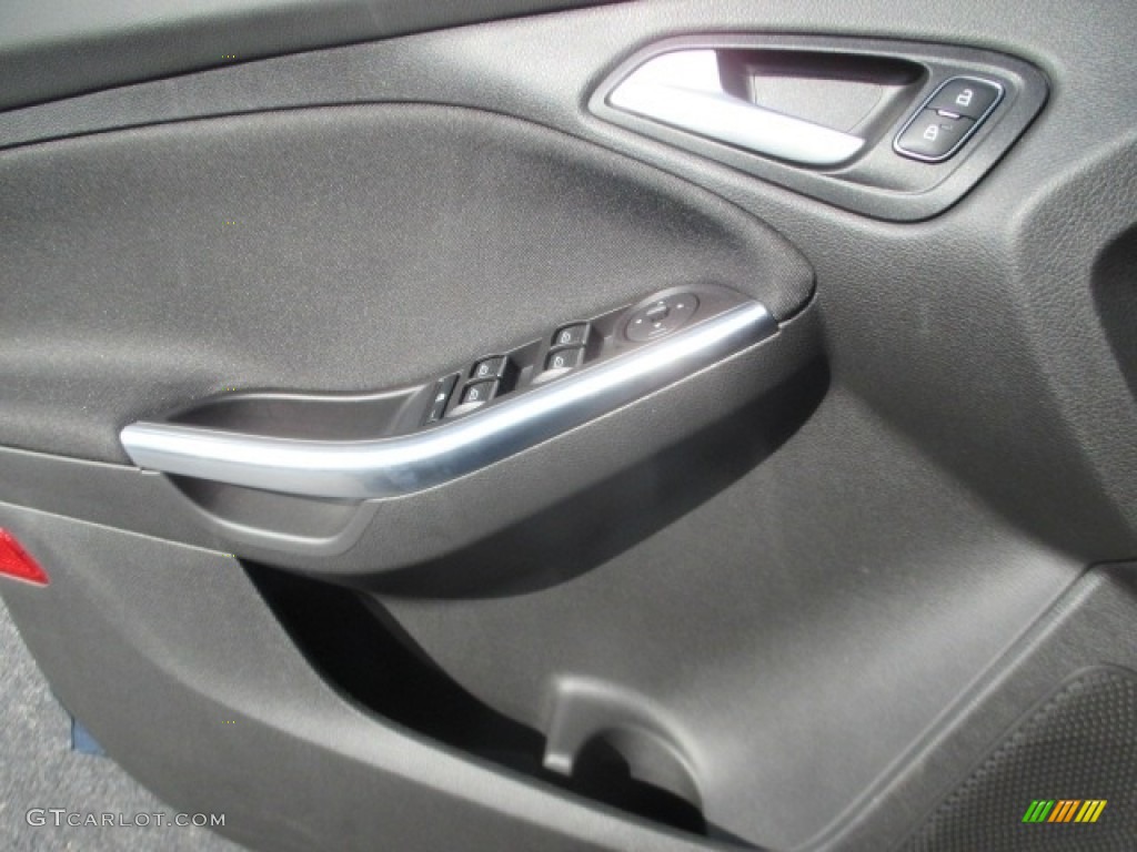 2018 Focus ST Hatch - Blue Metallic / Charcoal Black photo #10
