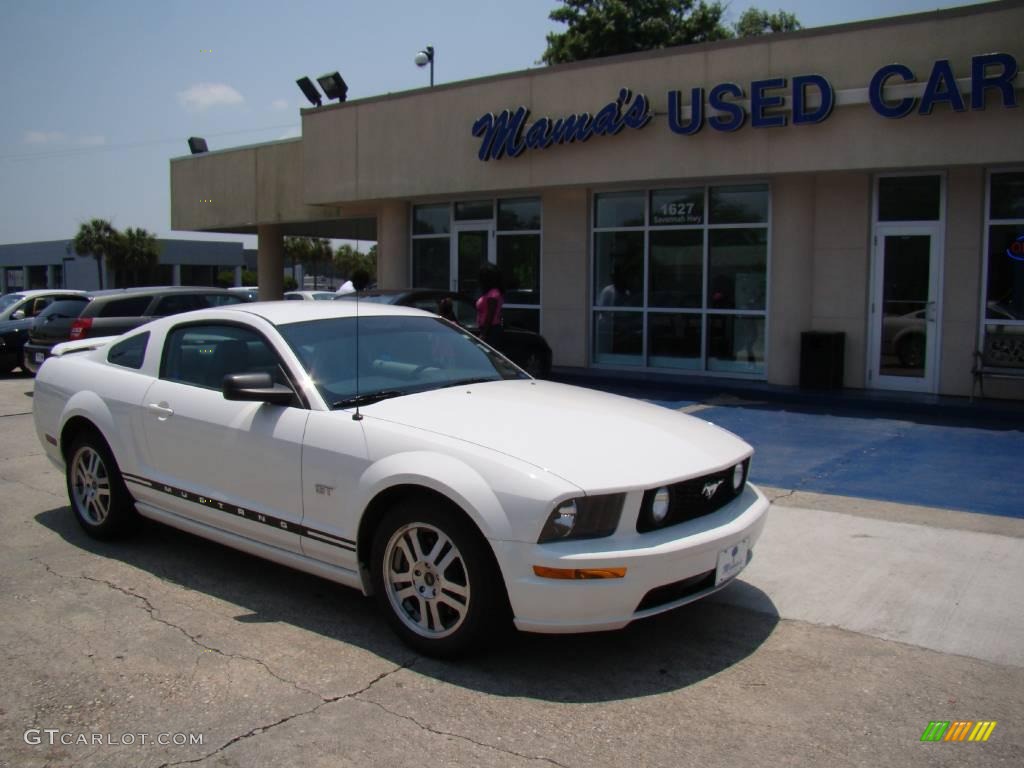 2005 Mustang GT Premium Coupe - Performance White / Light Graphite photo #2