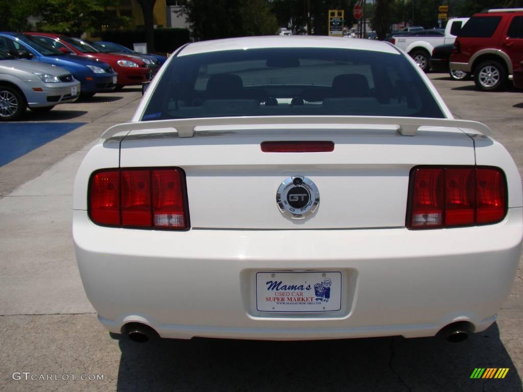 2005 Mustang GT Premium Coupe - Performance White / Light Graphite photo #7
