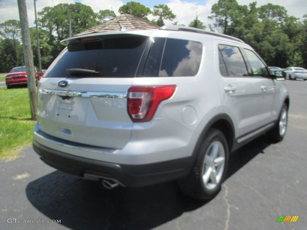 2018 Explorer XLT - Ingot Silver / Medium Stone photo #4