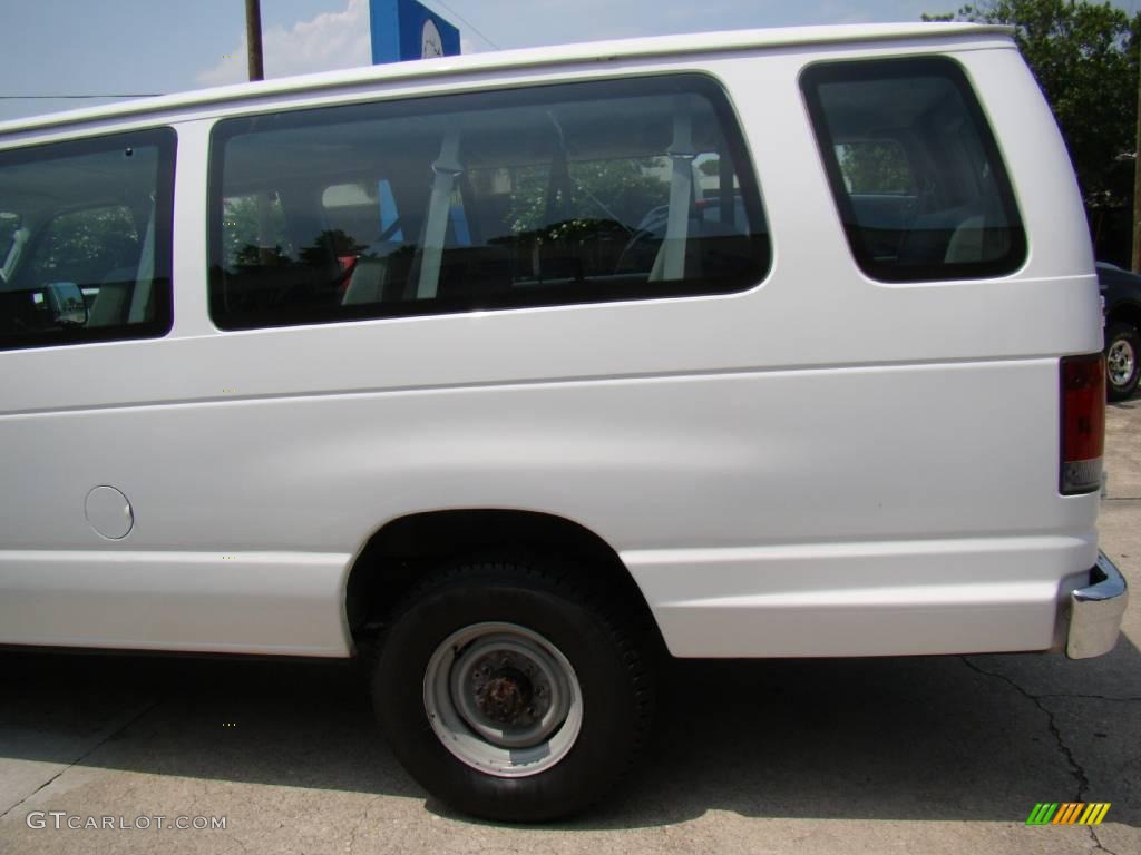2007 E Series Van E350 Super Duty XLT 15 Passenger - Oxford White / Medium Flint Grey photo #26