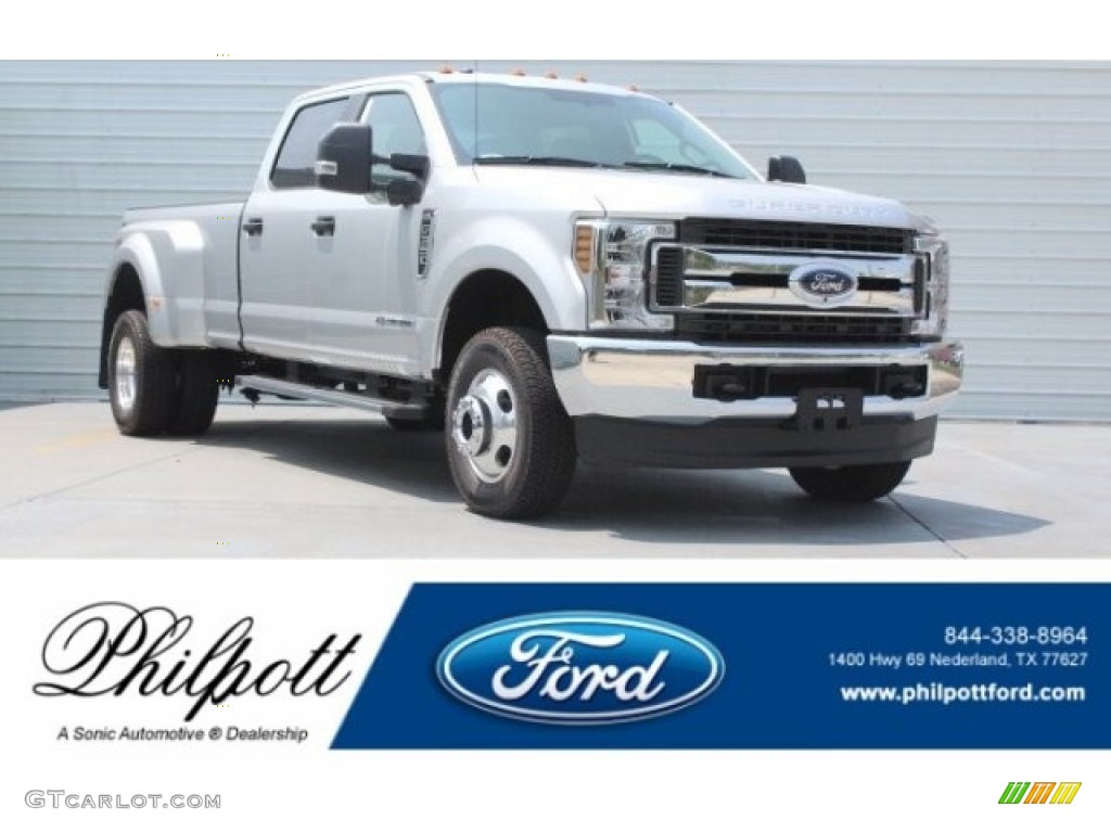 2019 F350 Super Duty XLT Crew Cab 4x4 - Ingot Silver / Earth Gray photo #1