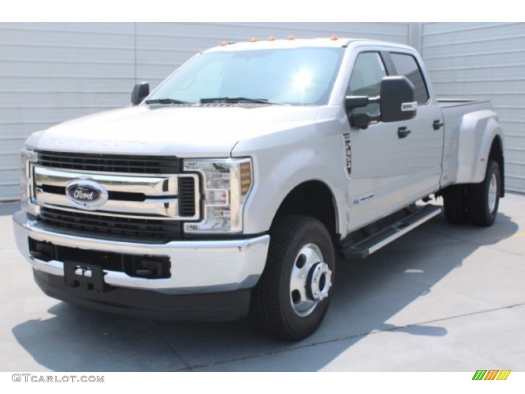2019 F350 Super Duty XLT Crew Cab 4x4 - Ingot Silver / Earth Gray photo #3