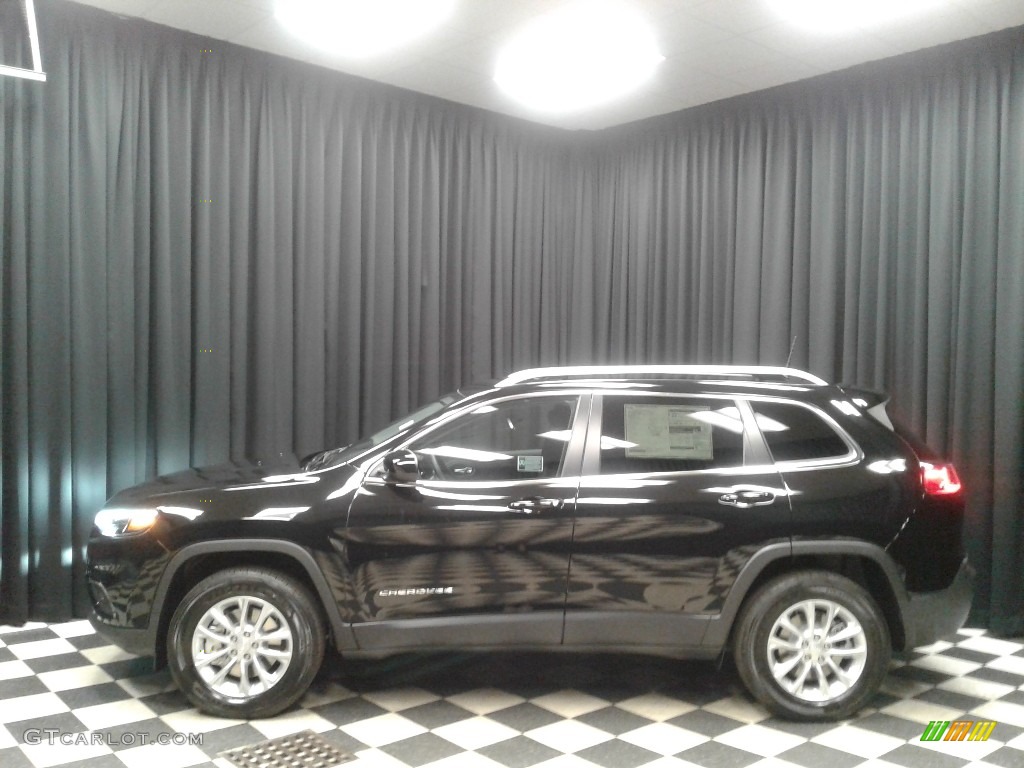 2019 Cherokee Latitude 4x4 - Diamond Black Crystal Pearl / Black photo #1