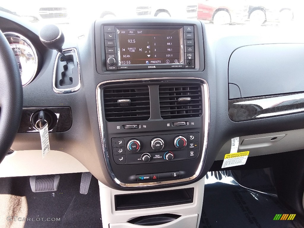 2019 Dodge Grand Caravan SE Controls Photo #129001173
