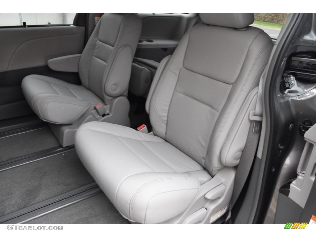 2019 Sienna XLE AWD - Predawn Gray Mica / Ash photo #16