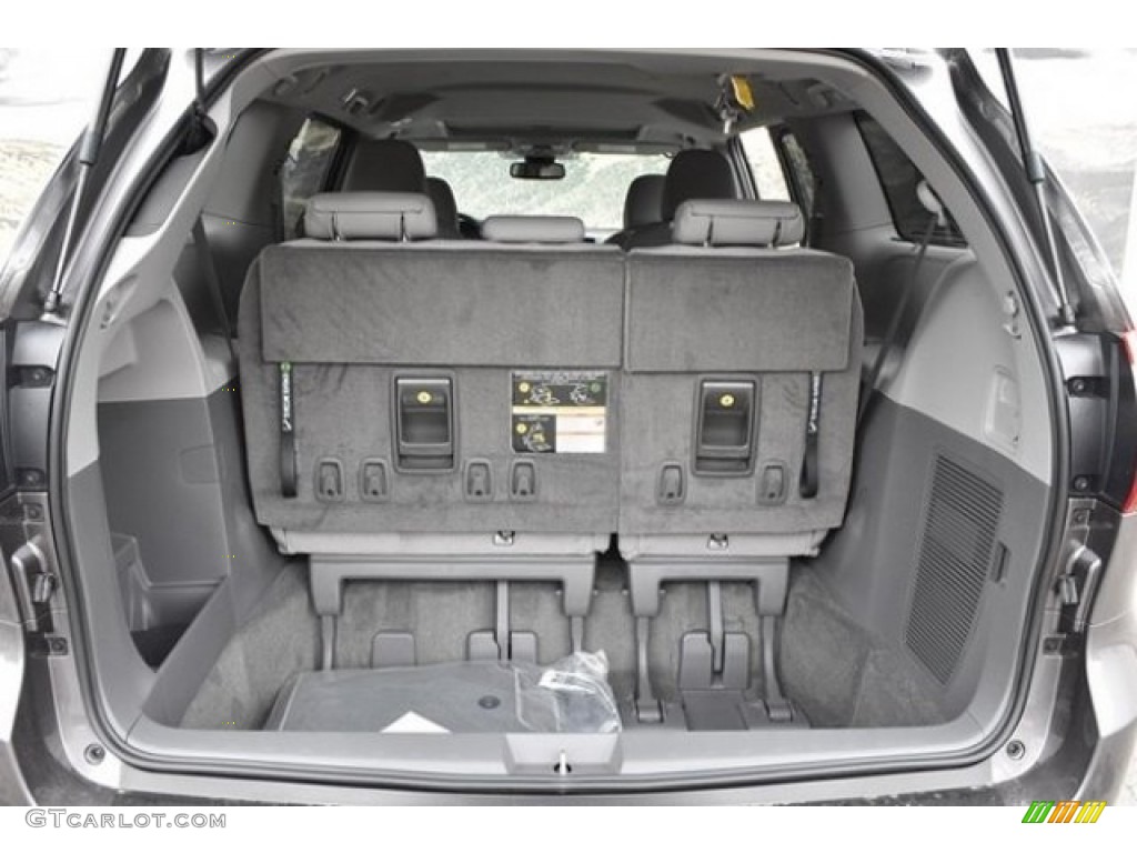 2019 Toyota Sienna XLE AWD Trunk Photo #129001425