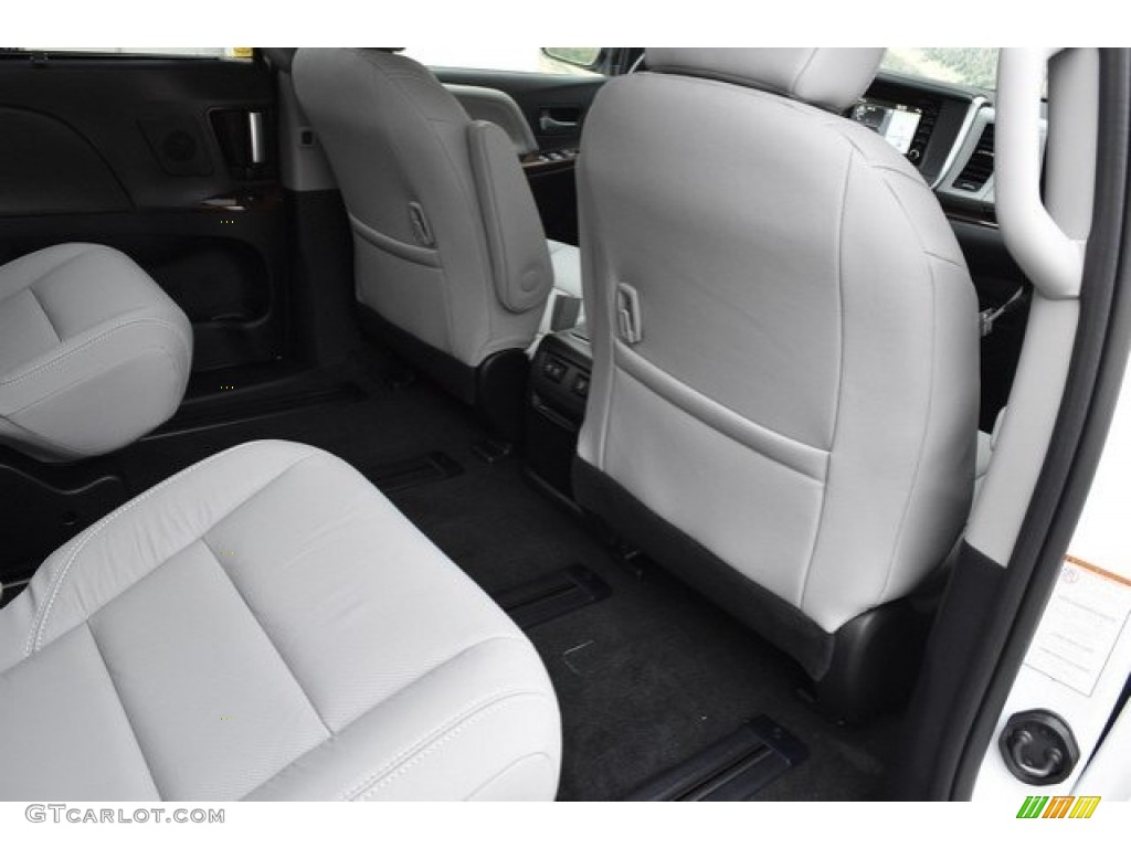 2019 Sienna XLE AWD - Blizzard Pearl White / Ash photo #19