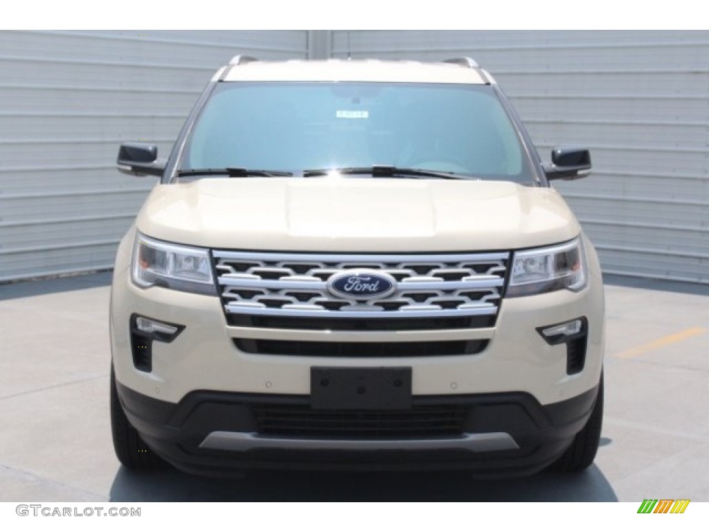 2018 Explorer XLT - Platinum Dune / Ebony Black photo #2