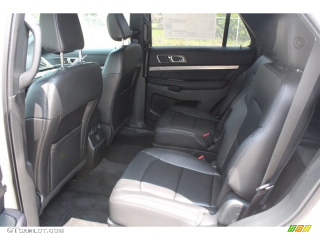 2018 Explorer XLT - Platinum Dune / Ebony Black photo #25