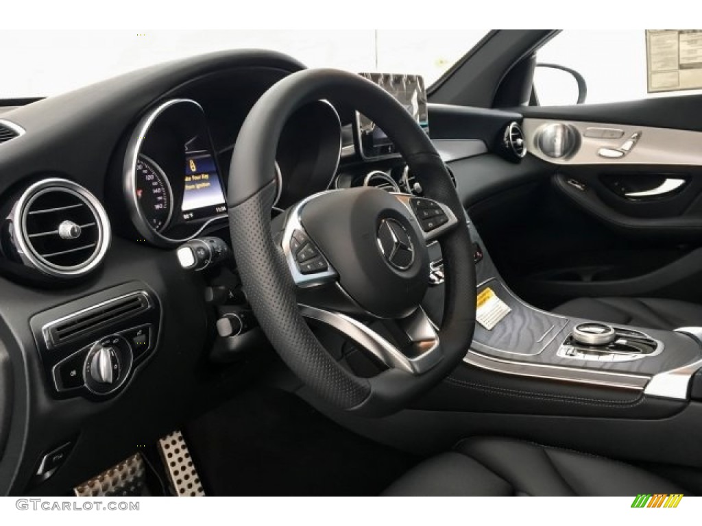2019 Mercedes-Benz GLC 300 Black Dashboard Photo #129015969