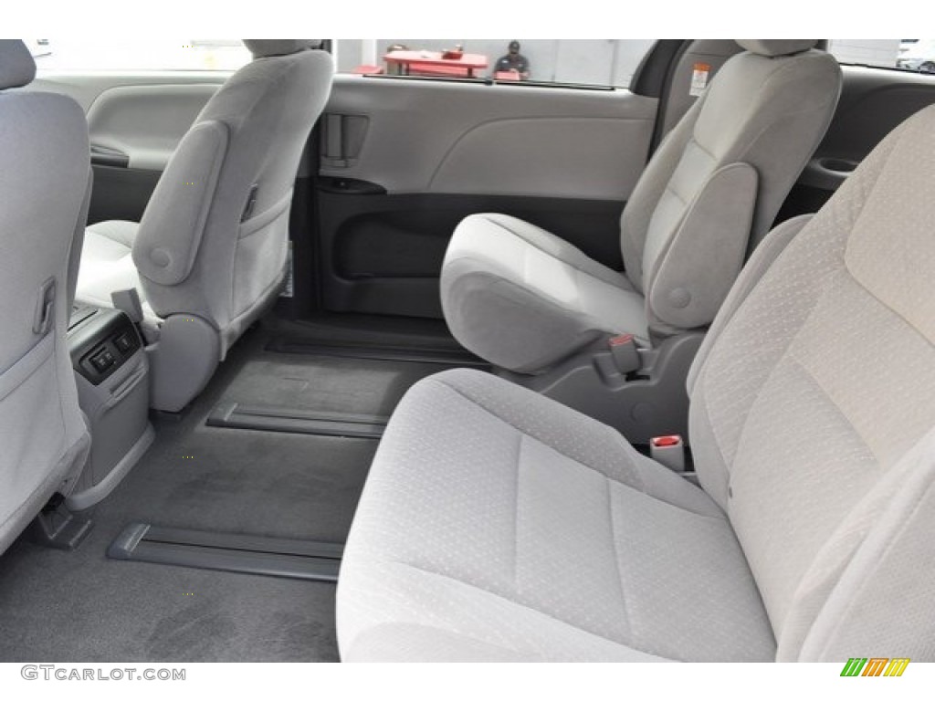 2019 Toyota Sienna LE Rear Seat Photo #129021660