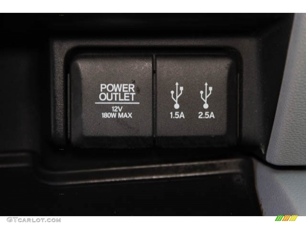 2016 Pilot EX - Lunar Silver Metallic / Gray photo #16