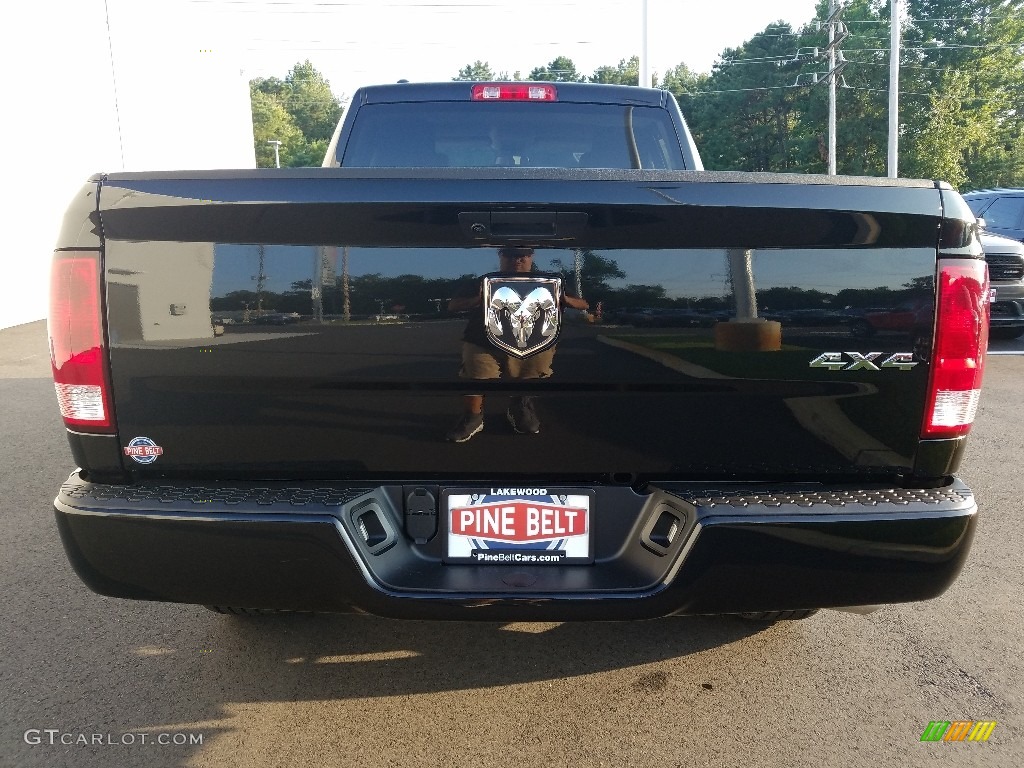 2019 1500 Classic Express Quad Cab 4x4 - Brilliant Black Crystal Pearl / Black photo #5