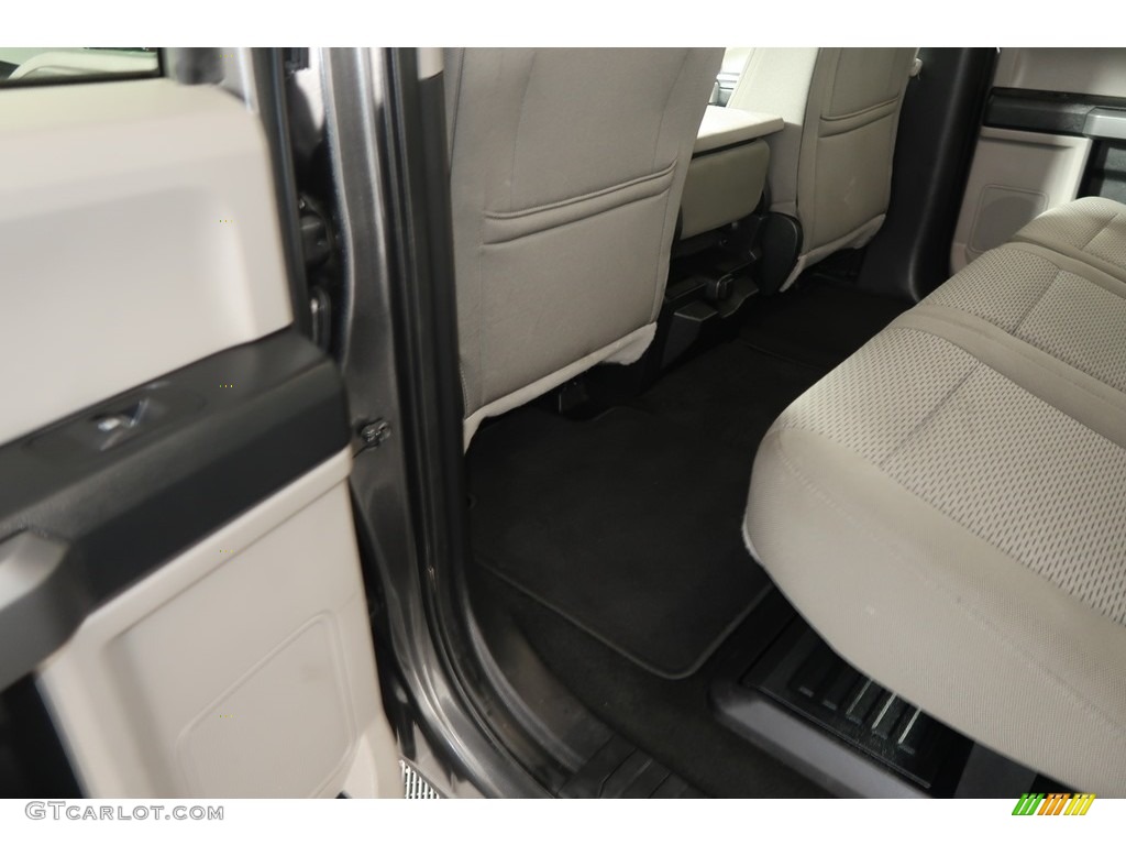 2018 F250 Super Duty XLT Crew Cab 4x4 - Stone Gray / Earth Gray photo #28