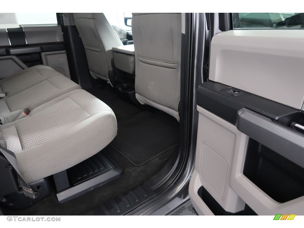 2018 F250 Super Duty XLT Crew Cab 4x4 - Stone Gray / Earth Gray photo #29