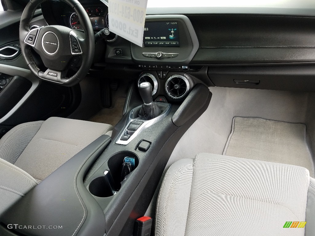 2017 Chevrolet Camaro LT Convertible Medium Ash Gray Dashboard Photo #129030680