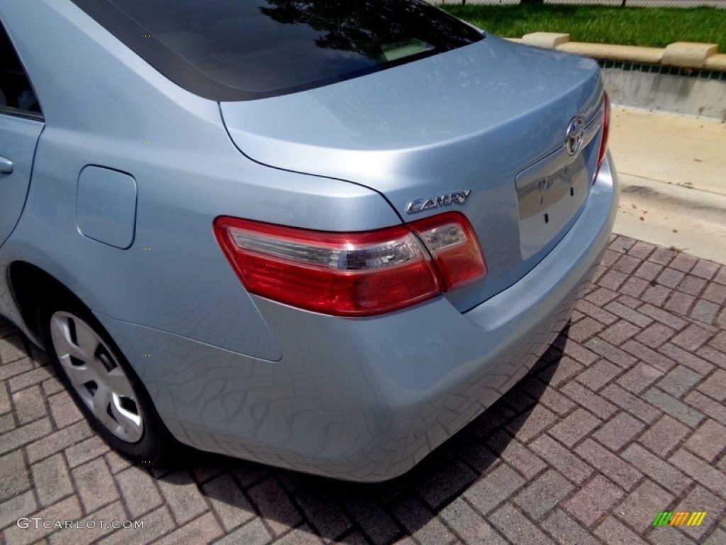 2009 Camry LE - Sky Blue Pearl / Bisque photo #31