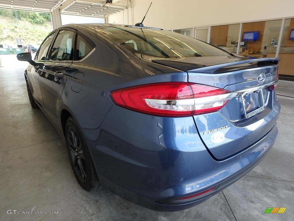 2018 Fusion SE - Blue Metallic / Ebony photo #3