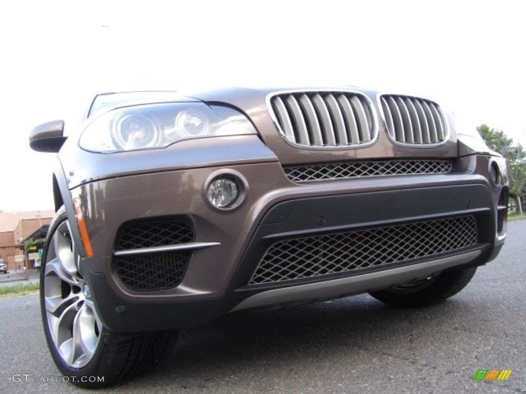 2011 X5 xDrive 50i - Sparkling Bronze Metallic / Sand Beige photo #1