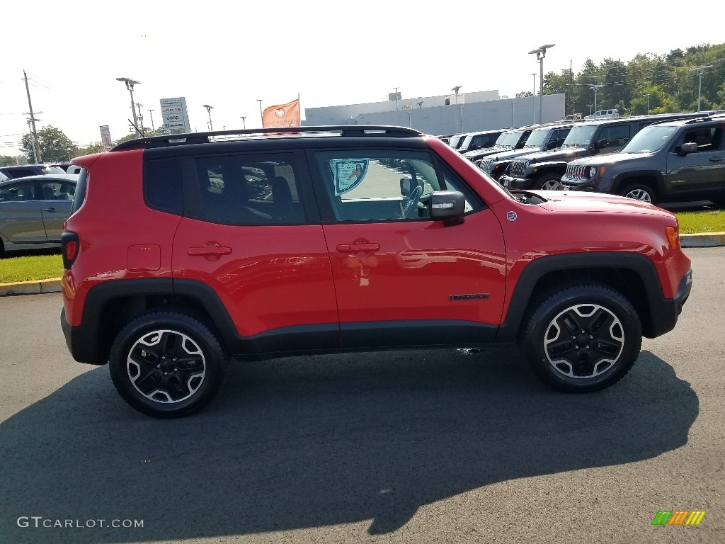 2017 Renegade Trailhawk 4x4 - Colorado Red / Black photo #8