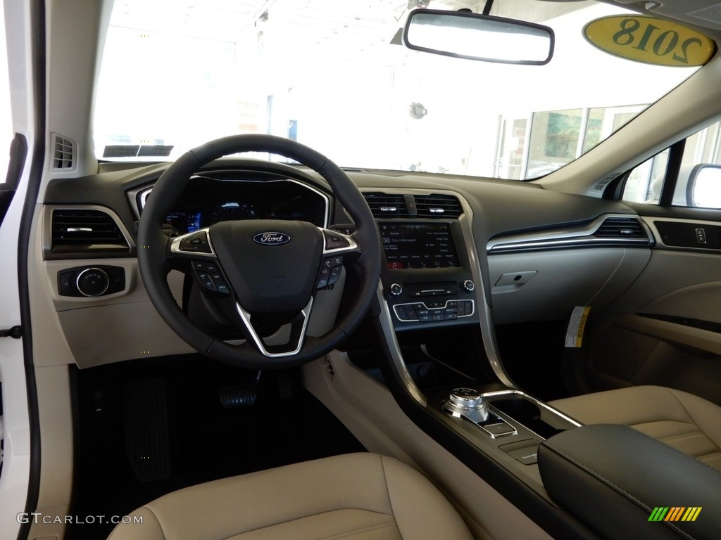 2018 Fusion SE - White Platinum / Medium Light Stone photo #9