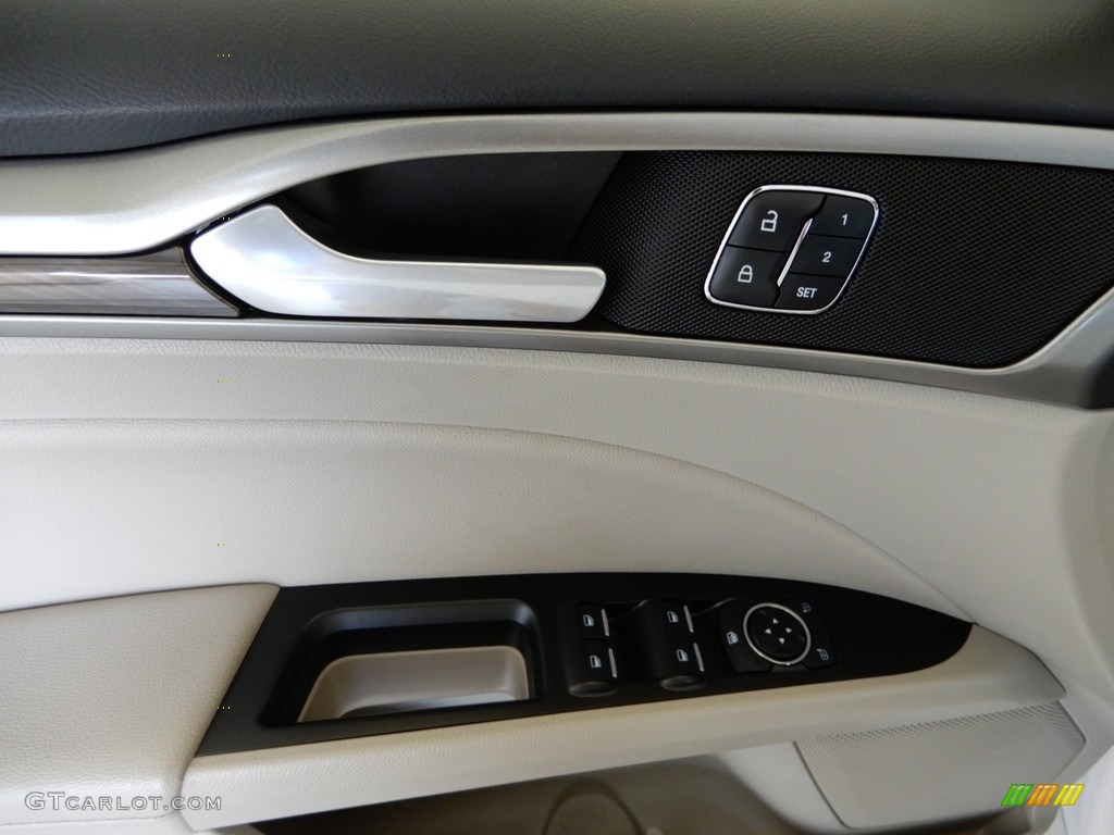 2018 Fusion SE - White Platinum / Medium Light Stone photo #10