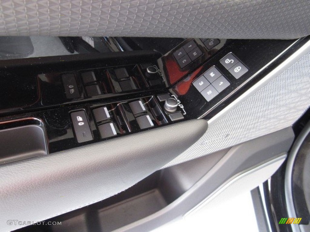 2019 Land Rover Range Rover Velar R-Dynamic SE Controls Photo #129077280