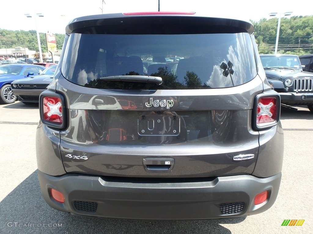 2018 Renegade Latitude 4x4 - Granite Crystal Metallic / Black photo #4