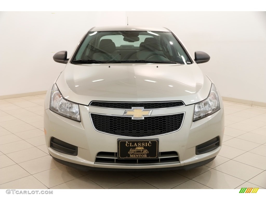 2014 Cruze LS - Champagne Silver Metallic / Jet Black/Medium Titanium photo #2