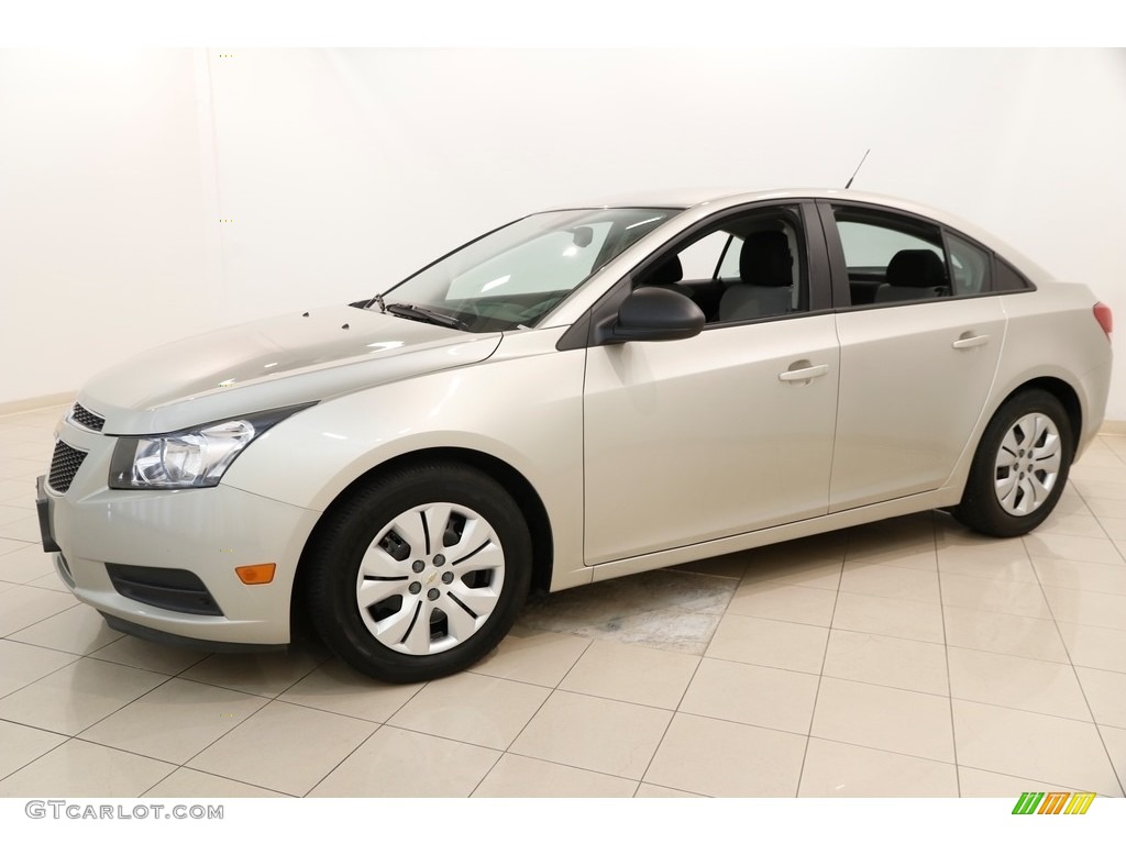 2014 Cruze LS - Champagne Silver Metallic / Jet Black/Medium Titanium photo #3