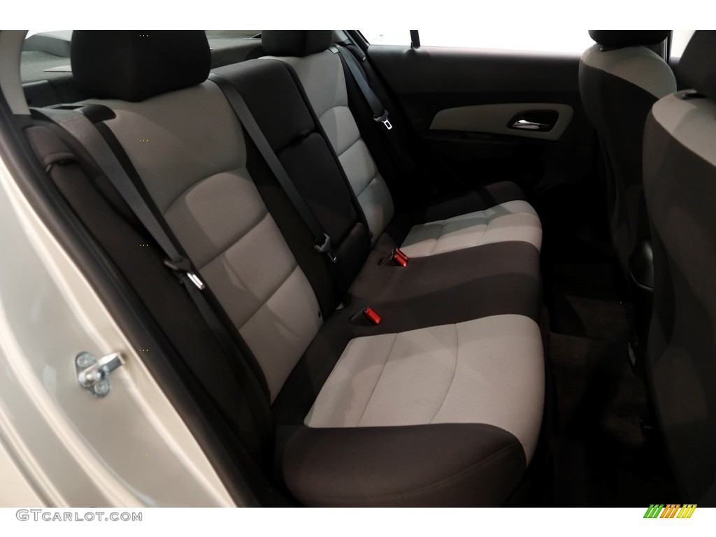 2014 Cruze LS - Champagne Silver Metallic / Jet Black/Medium Titanium photo #17