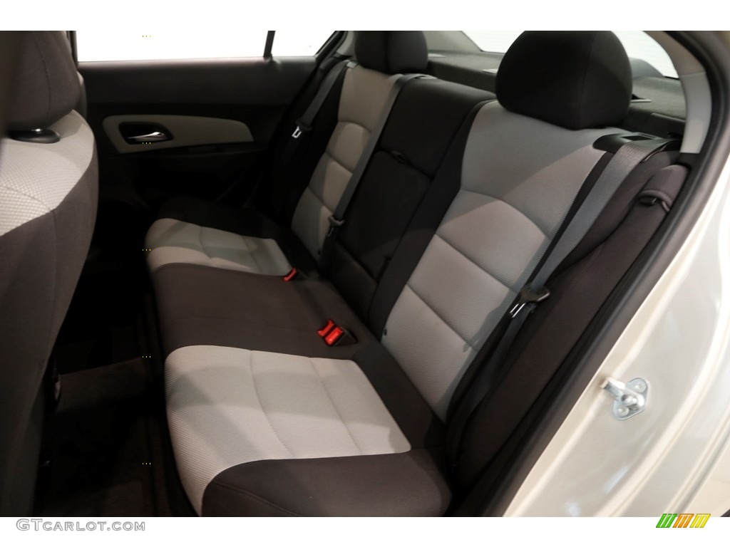 2014 Cruze LS - Champagne Silver Metallic / Jet Black/Medium Titanium photo #18