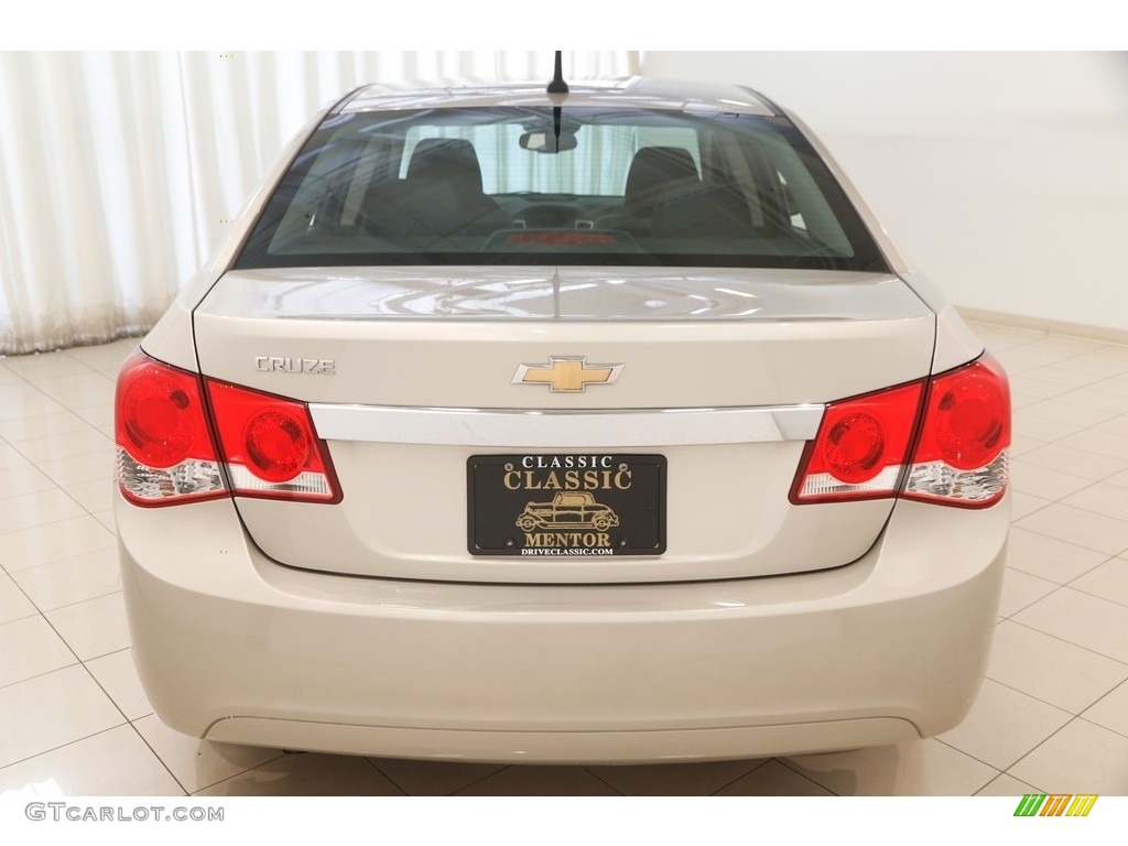 2014 Cruze LS - Champagne Silver Metallic / Jet Black/Medium Titanium photo #19