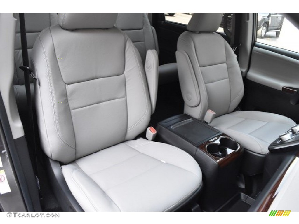2019 Toyota Sienna Limited AWD Front Seat Photo #129087549