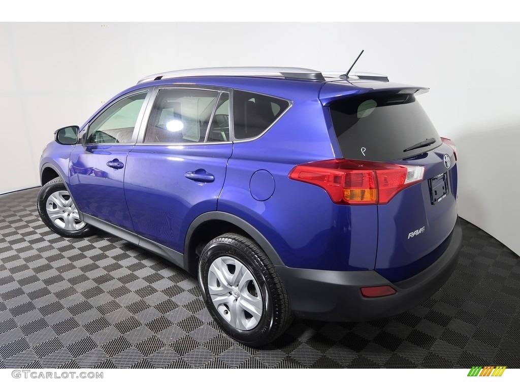 2015 RAV4 LE - Blue Crush Metallic / Black photo #10