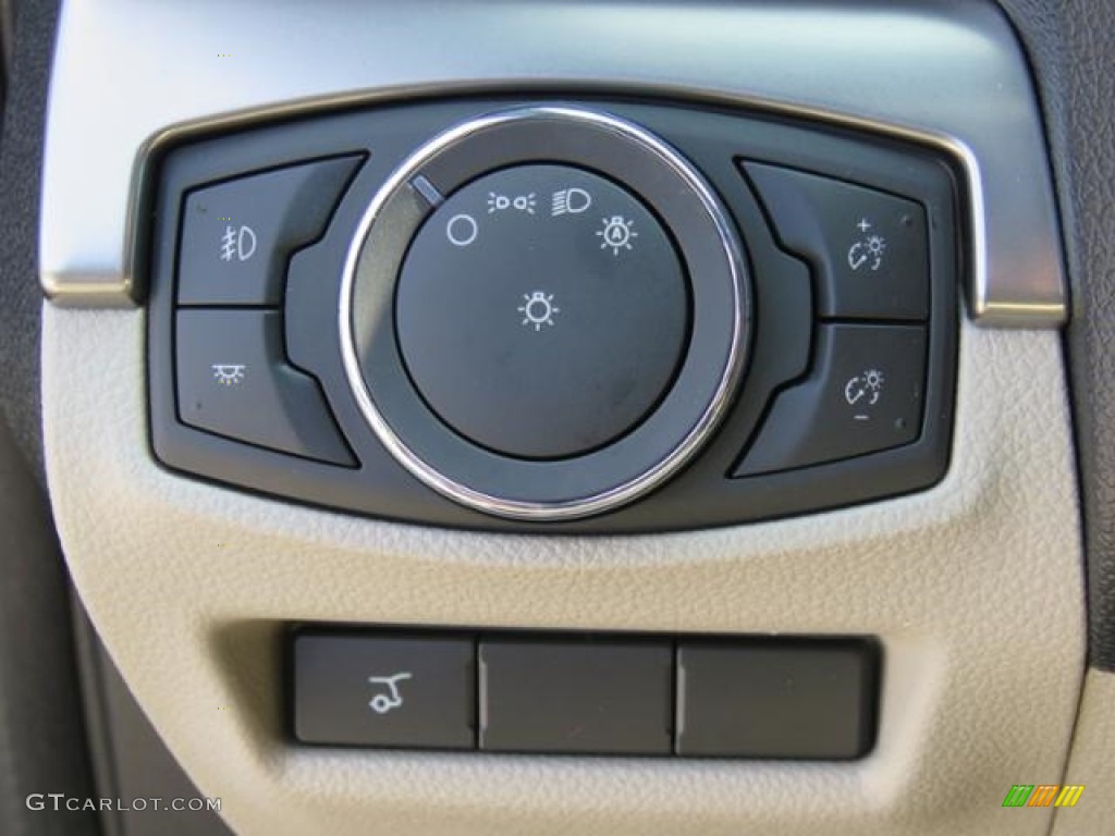 2018 Explorer XLT - Shadow Black / Ebony Black photo #22