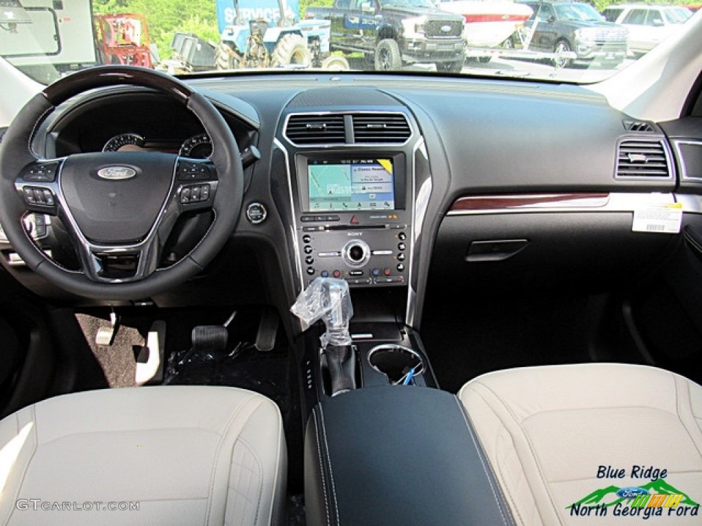 2018 Explorer Platinum 4WD - White Platinum / Medium Soft Ceramic photo #25