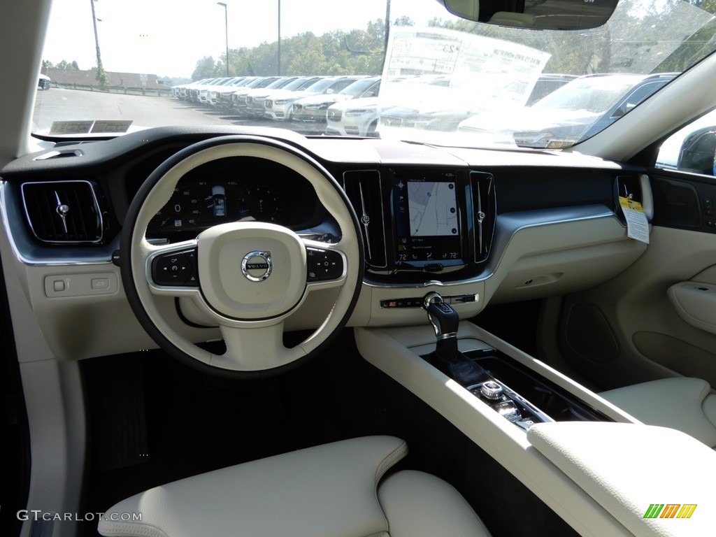 Blonde Interior 2019 Volvo XC60 T5 AWD Momentum Photo #129094365