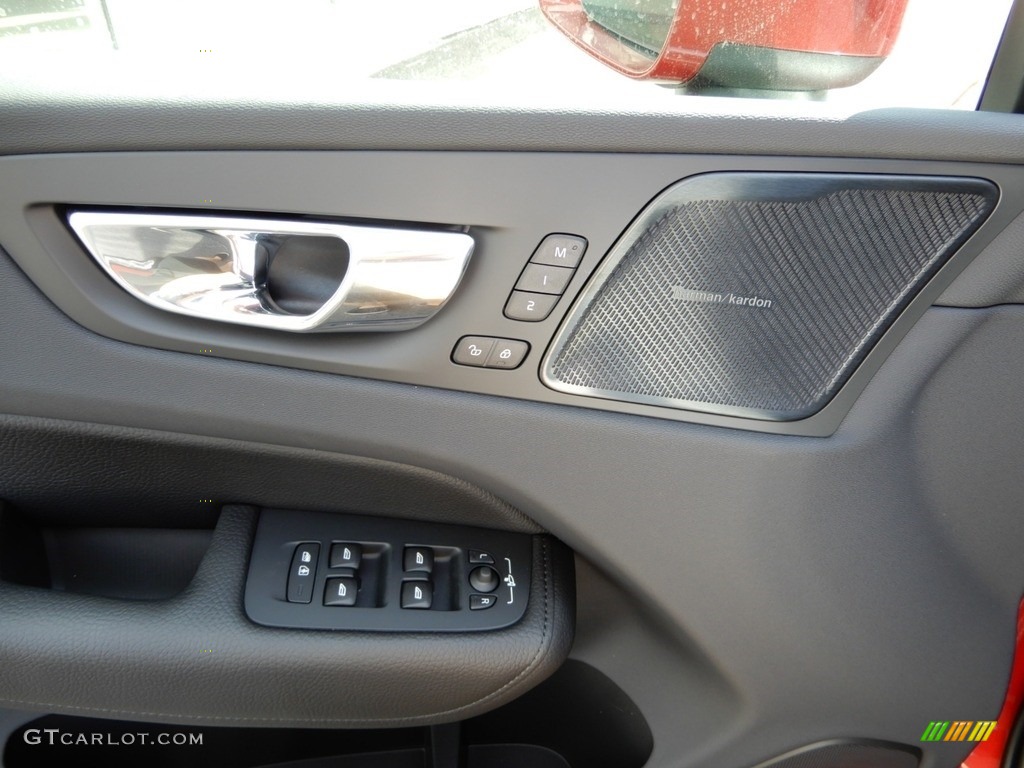 2019 Volvo XC60 T5 AWD Momentum Controls Photo #129094845