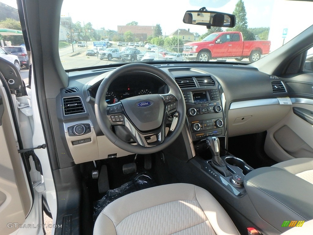 2018 Explorer 4WD - Oxford White / Ebony Black photo #13