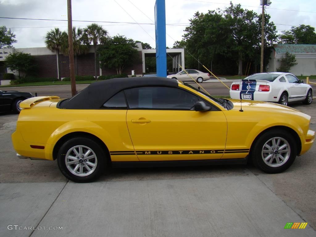 2006 Mustang V6 Premium Convertible - Screaming Yellow / Dark Charcoal photo #5